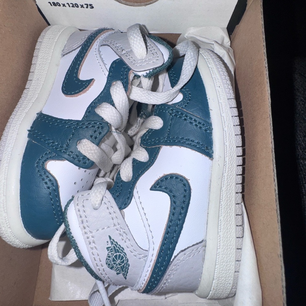 Air Jordan 1 Mid